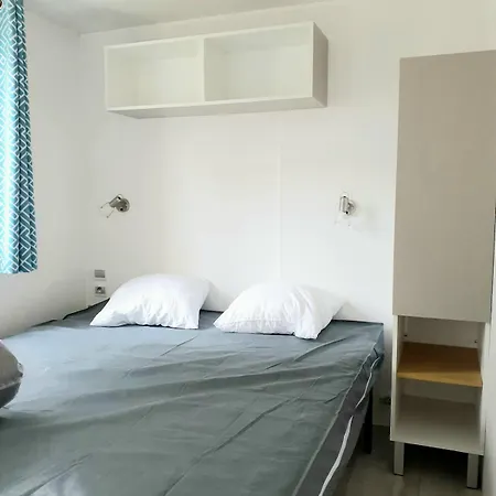Mobil-home Dans 5 Etoiles En Bord De *